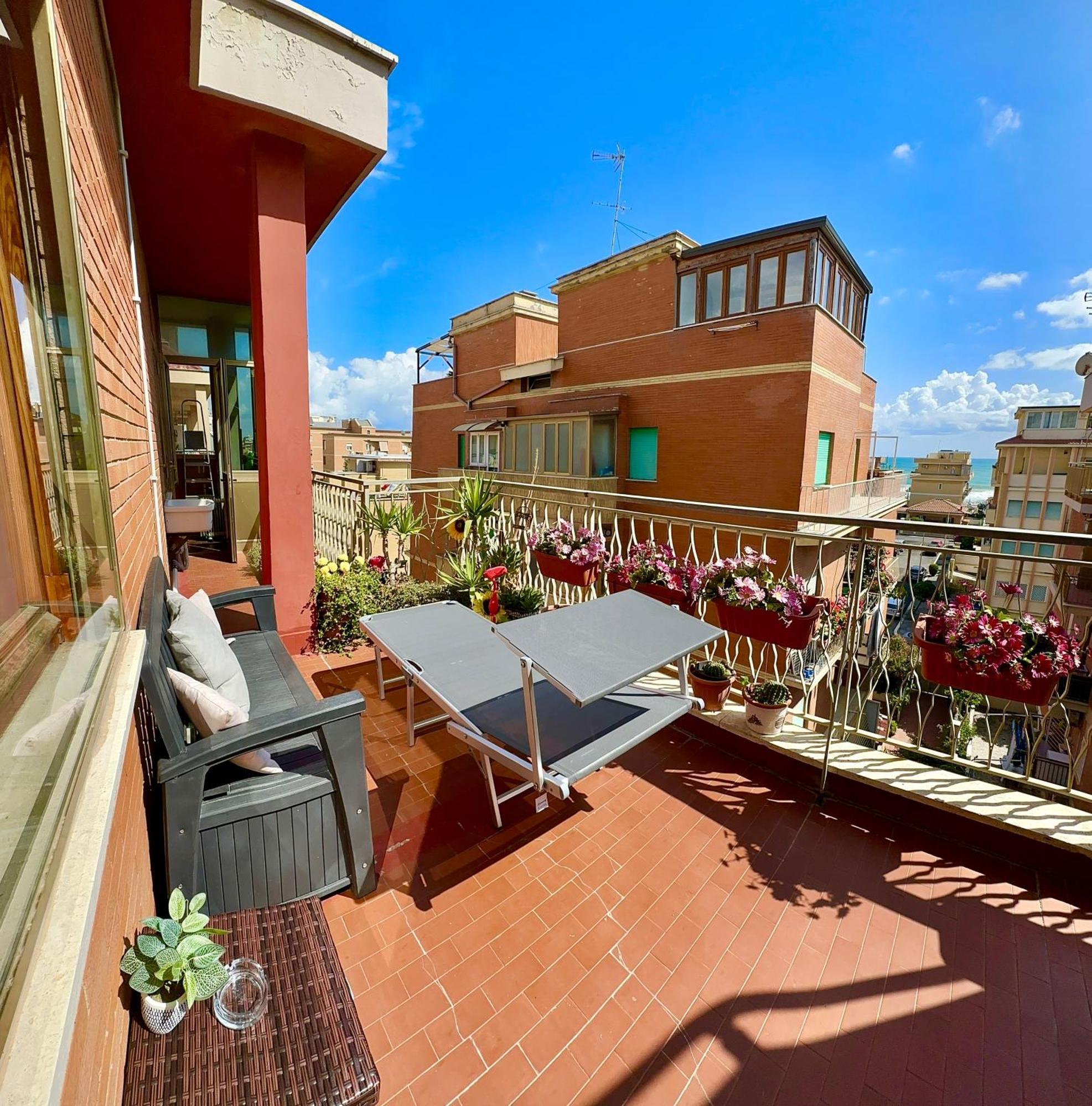 Appartamento Penthouse Salus Sea View Terrace Lido di Ostia Esterno foto